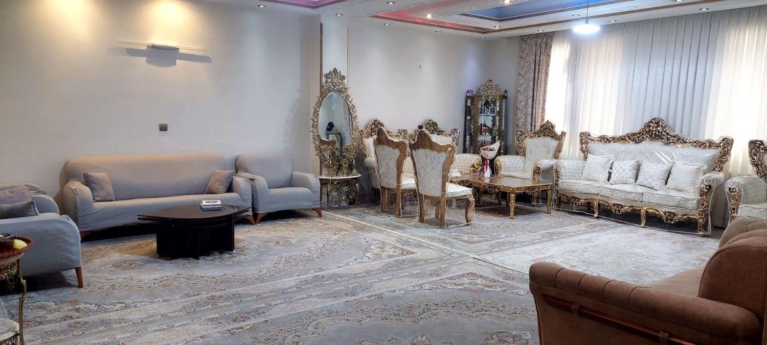 یه طبقه ویلایی فاز 5 زمین 250 متری دو کله $