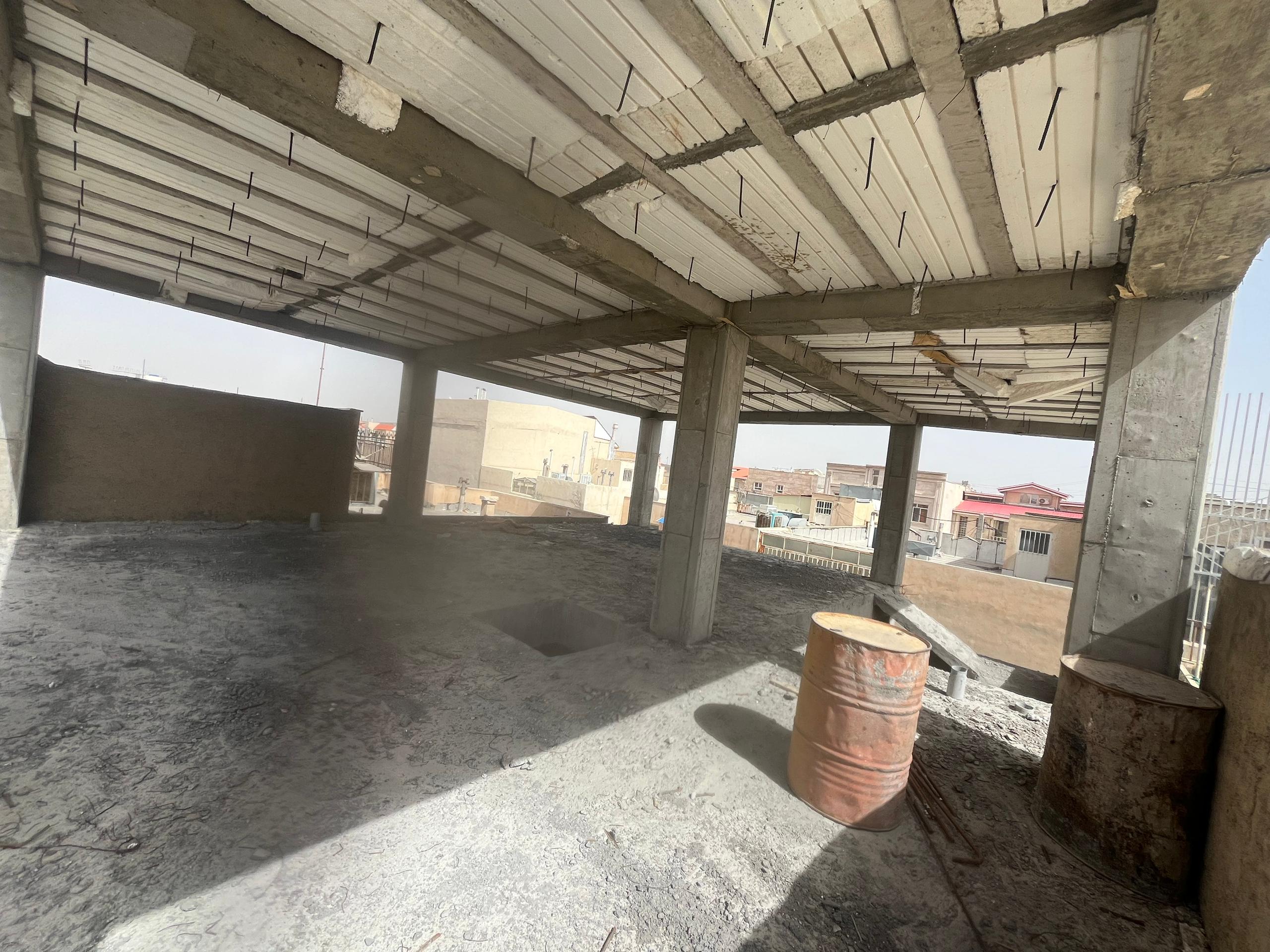350 متر ویلایی فاز 4 نمیه کاره