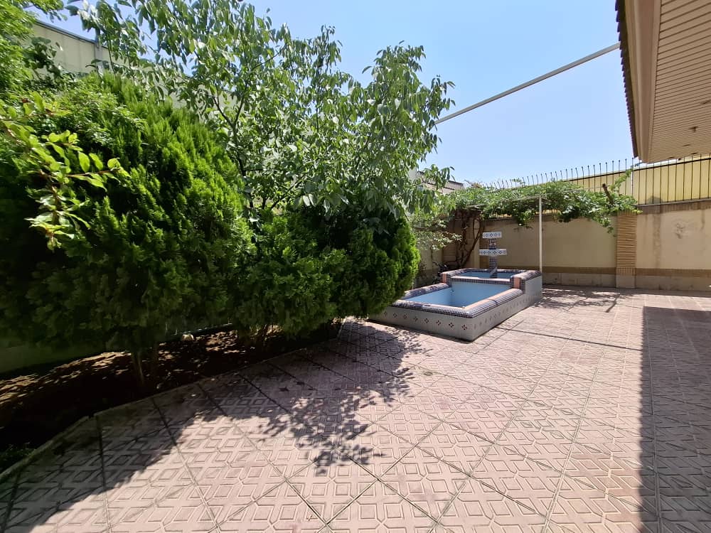 330 متر ویلایی سه بر .بر اصلی بلوار
