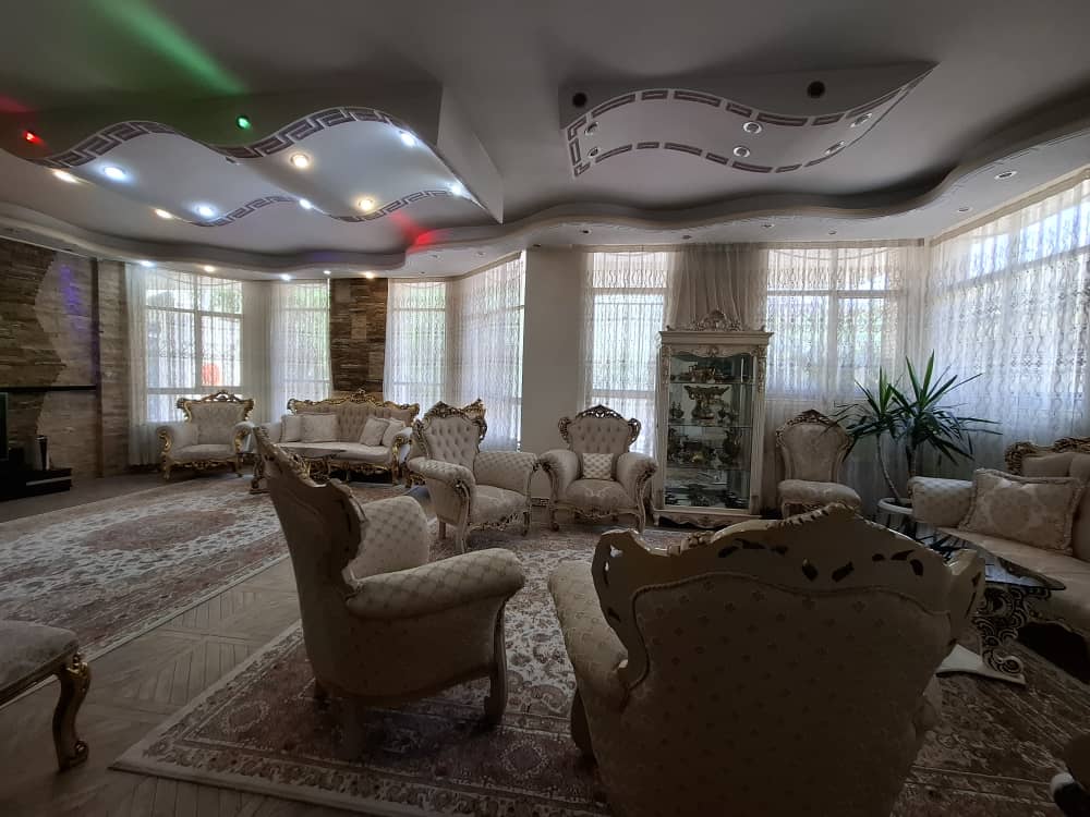 330 متر ویلایی سه بر .بر اصلی بلوار