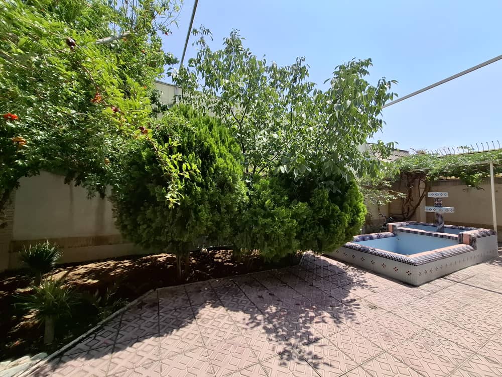 330 متر ویلایی سه بر .بر اصلی بلوار