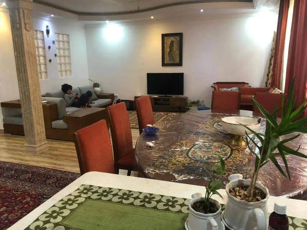 فاز 3 / محله 4 / ویلایی طبقه پایین / 110 م / 2 خ / حیاط پشت نورگیر / تخلیه
