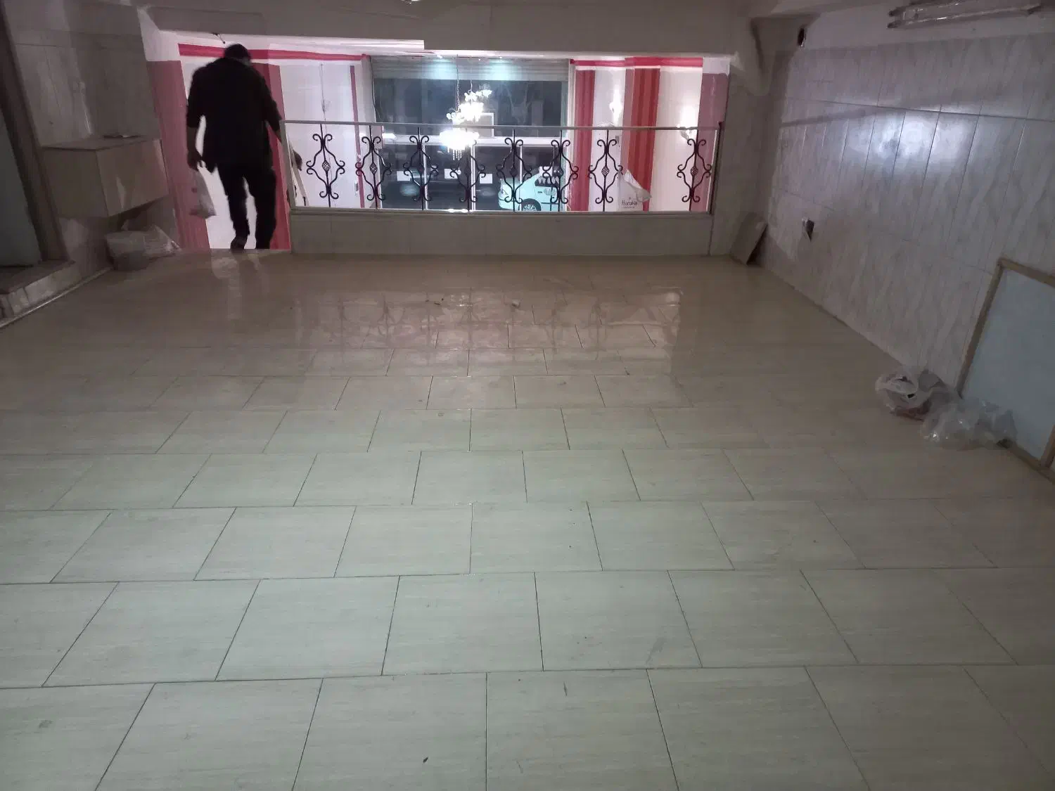مغازه 220 متری بر اصلی 
